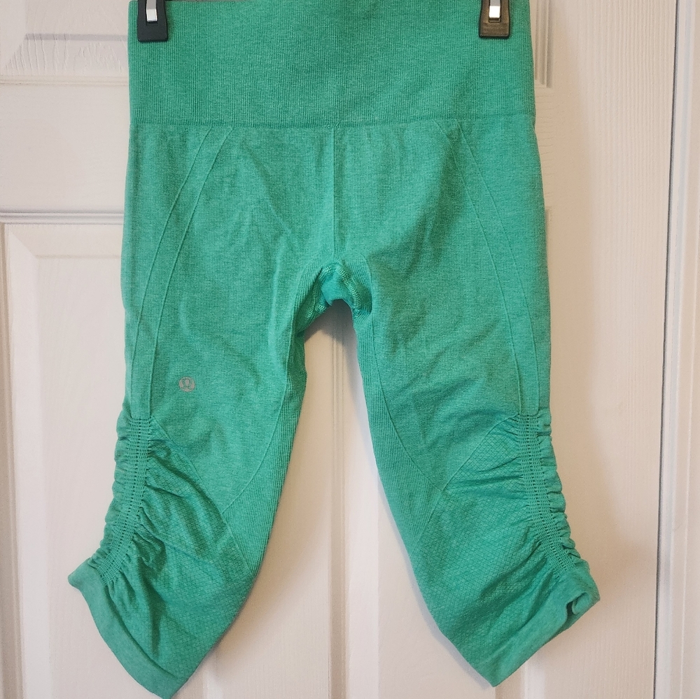 Lululemon In the Flow Crop III Sz 6 Ribbed Stretch Leggings Knee Length Rushed